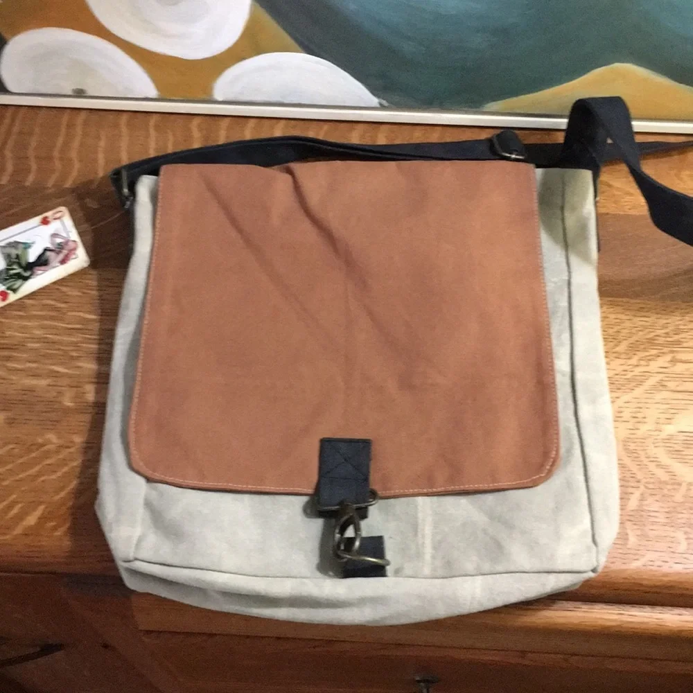 NWT Canvas Cross Body Bag - Picture 5 of 8